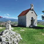 Two-bedroom In Nyaraló Sinj
