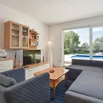 Two-bedroom In Sinj
